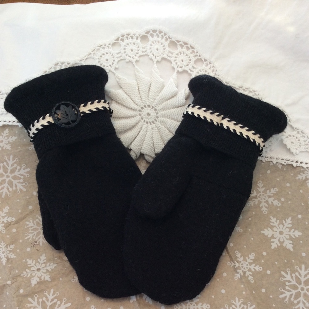 Handmade wool mittens ladies.